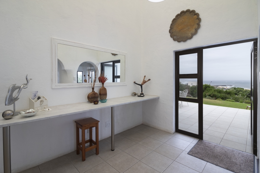 6 Bedroom Property for Sale in West Beach Eastern Cape